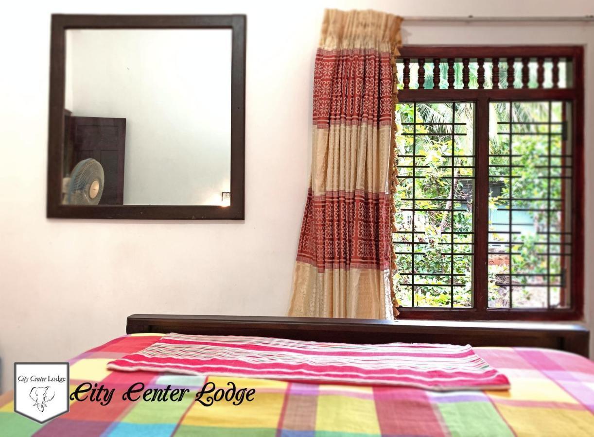 City Centre Lodge Ponnarankulama Экстерьер фото